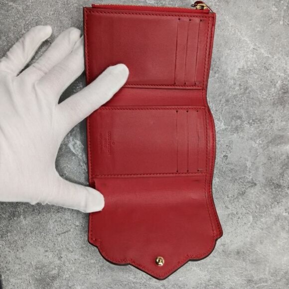 LOUIS VUITTON Limited Edition Vernis Angry Bird Victorine Wallet Pomme D'Amou - Picture 11 of 15